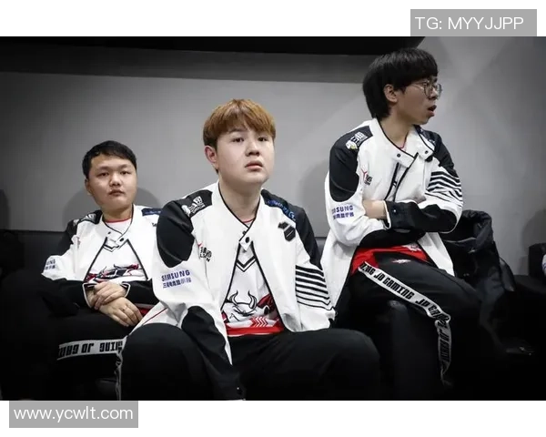 CSGO热议焦点JDG战术选择引发玩家热烈讨论与争议